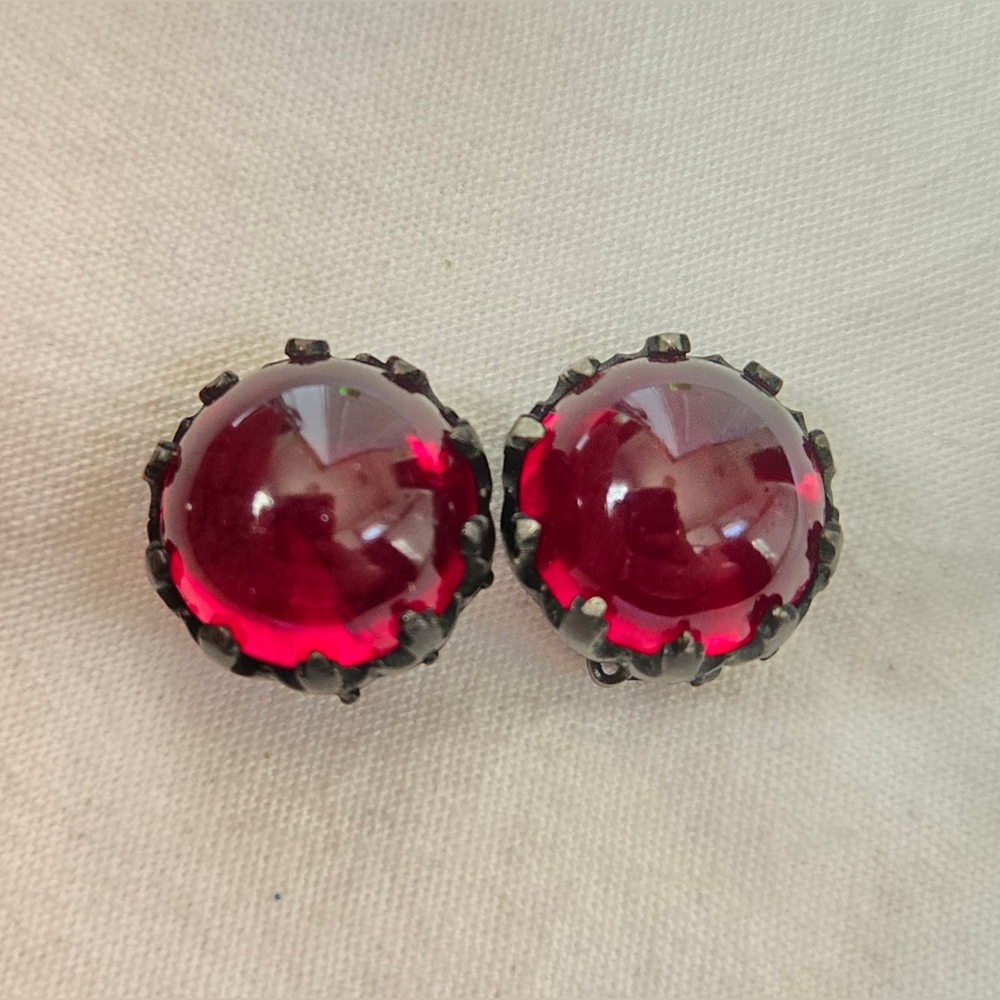 Pair Vintage Red & Black Garnet Glass Cabachon Clip-On Earrings